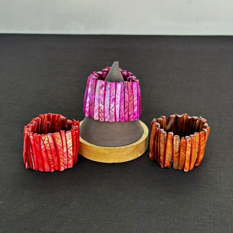 Set of 3 Shell Stretch Bangle Bracelets Red Purple Brown Multicolor