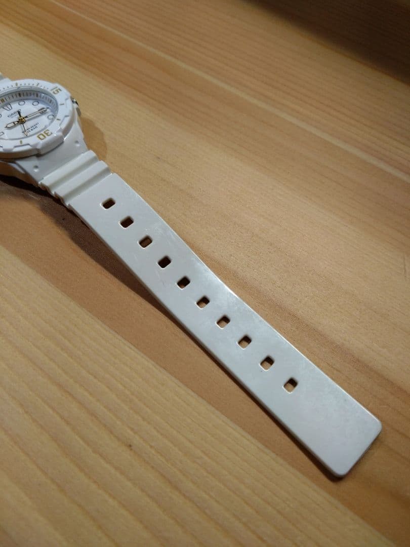 CASIO LRW-200H White Gold Watch with Date Display