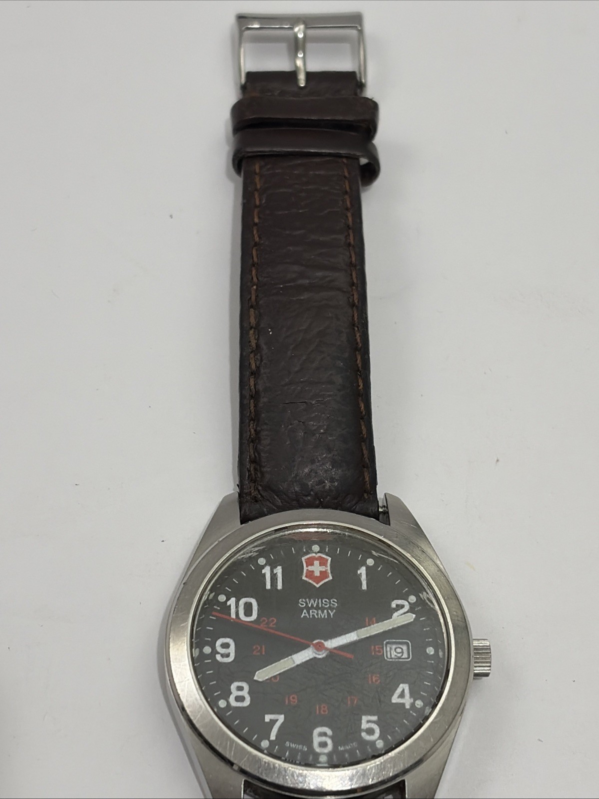 VICTORINOX SWISS ARMY GARRISON MEN’S WATCH 40 MM W/ NEW BATTERY!