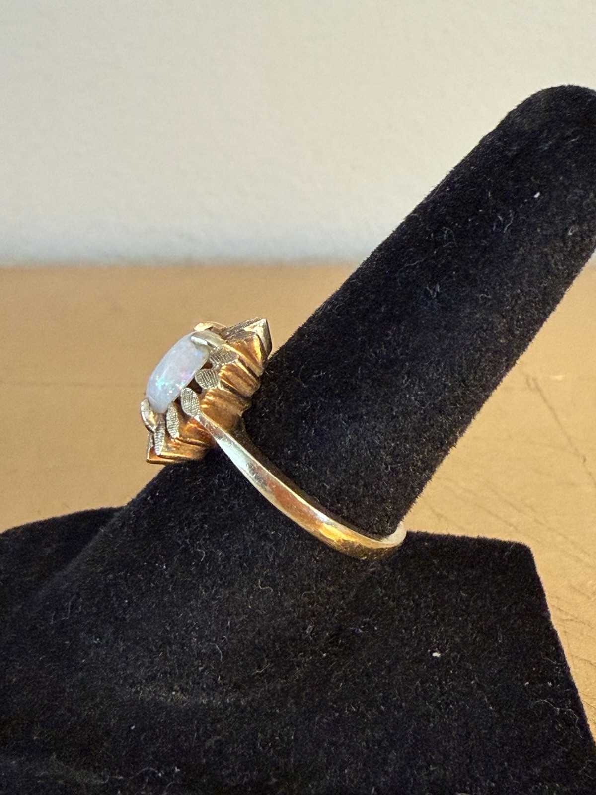 Vintage 14k Opal Ring Surrounded By Gold Leaves