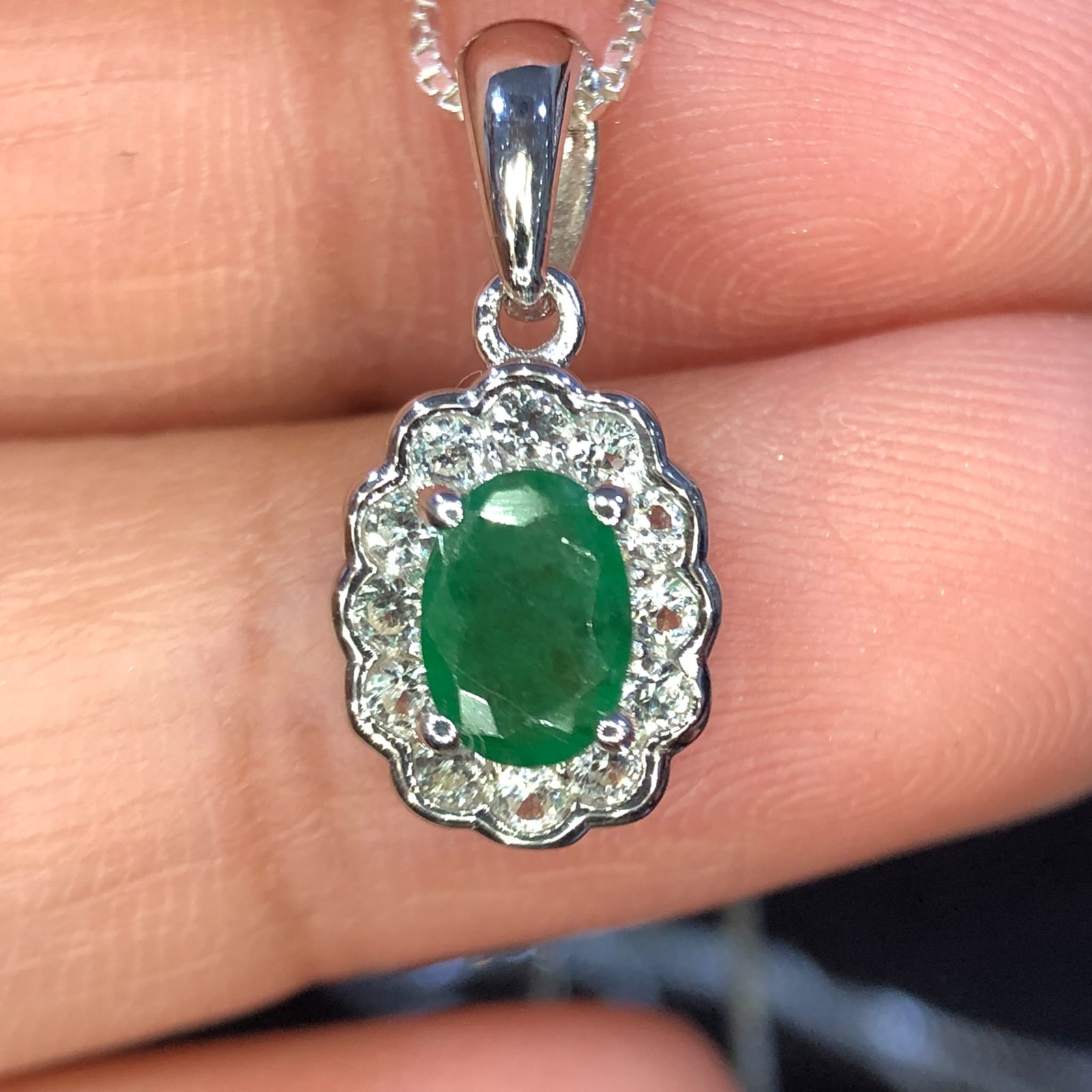 Natural Emerald Gemstone 925 Sterling Silver Pendant Oval Top Rich Green