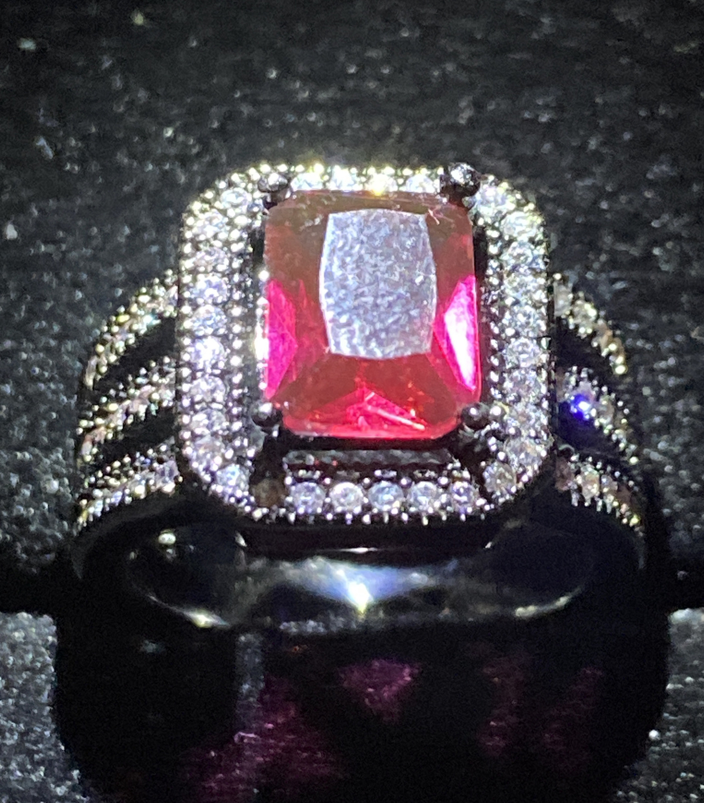 BLACK GOLD FILLED RING. RUBY RED STONE & Crystal DIAMANTE.WIDE BAND. SIZE L 1/2
