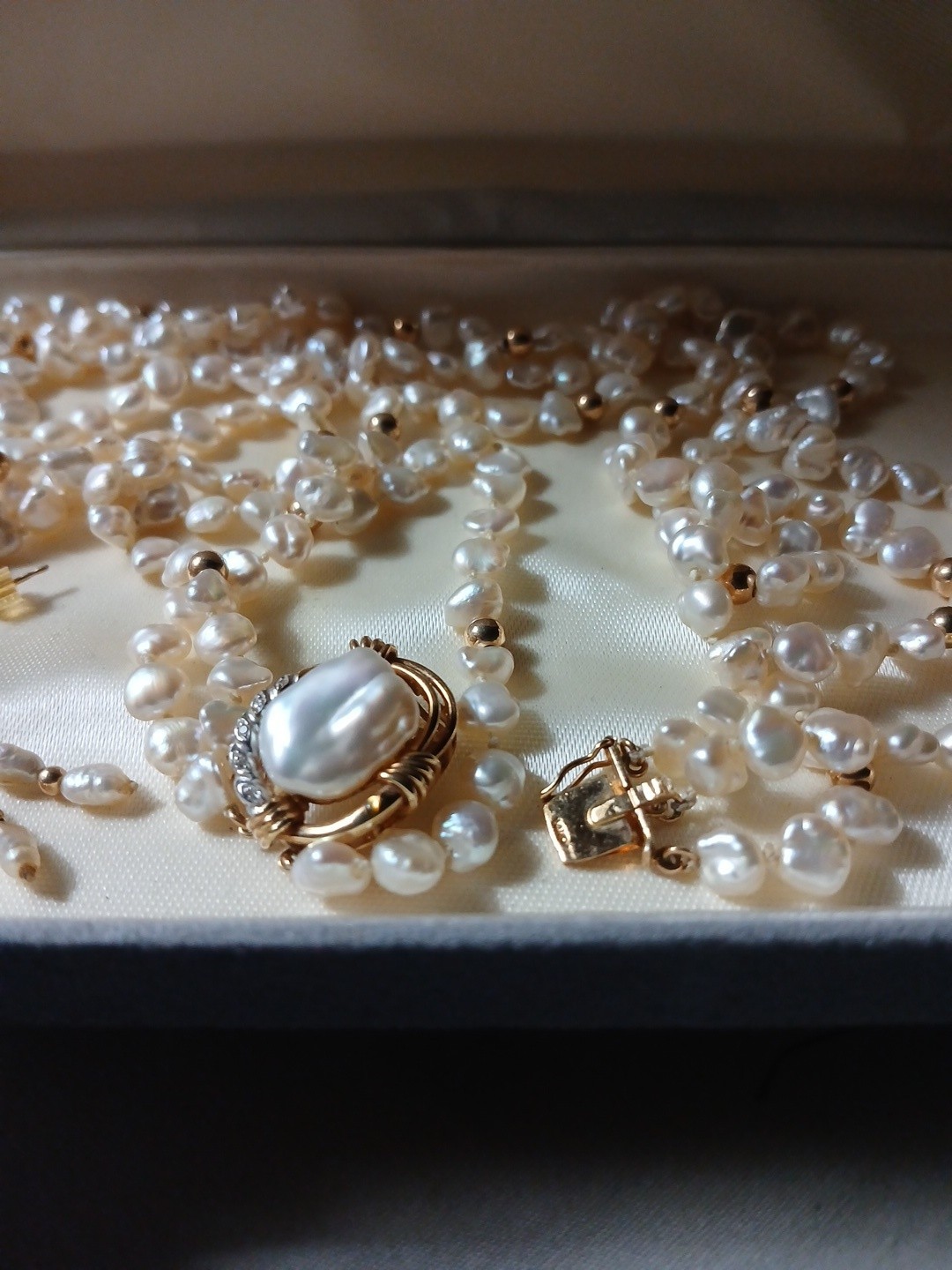 Heirloom Vintage 14K Gold Seedwater Pearl & Diamond 3 Strand Necklace & Stud…