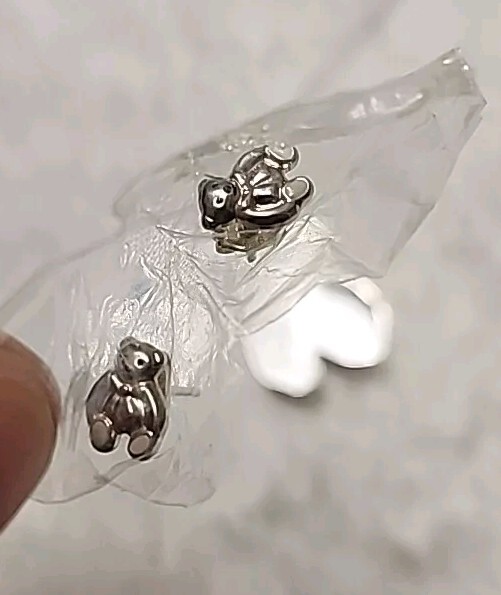 • New Vintage 2002 Avon Sterling Silver Teddy Bear Earrings in Trinket Box