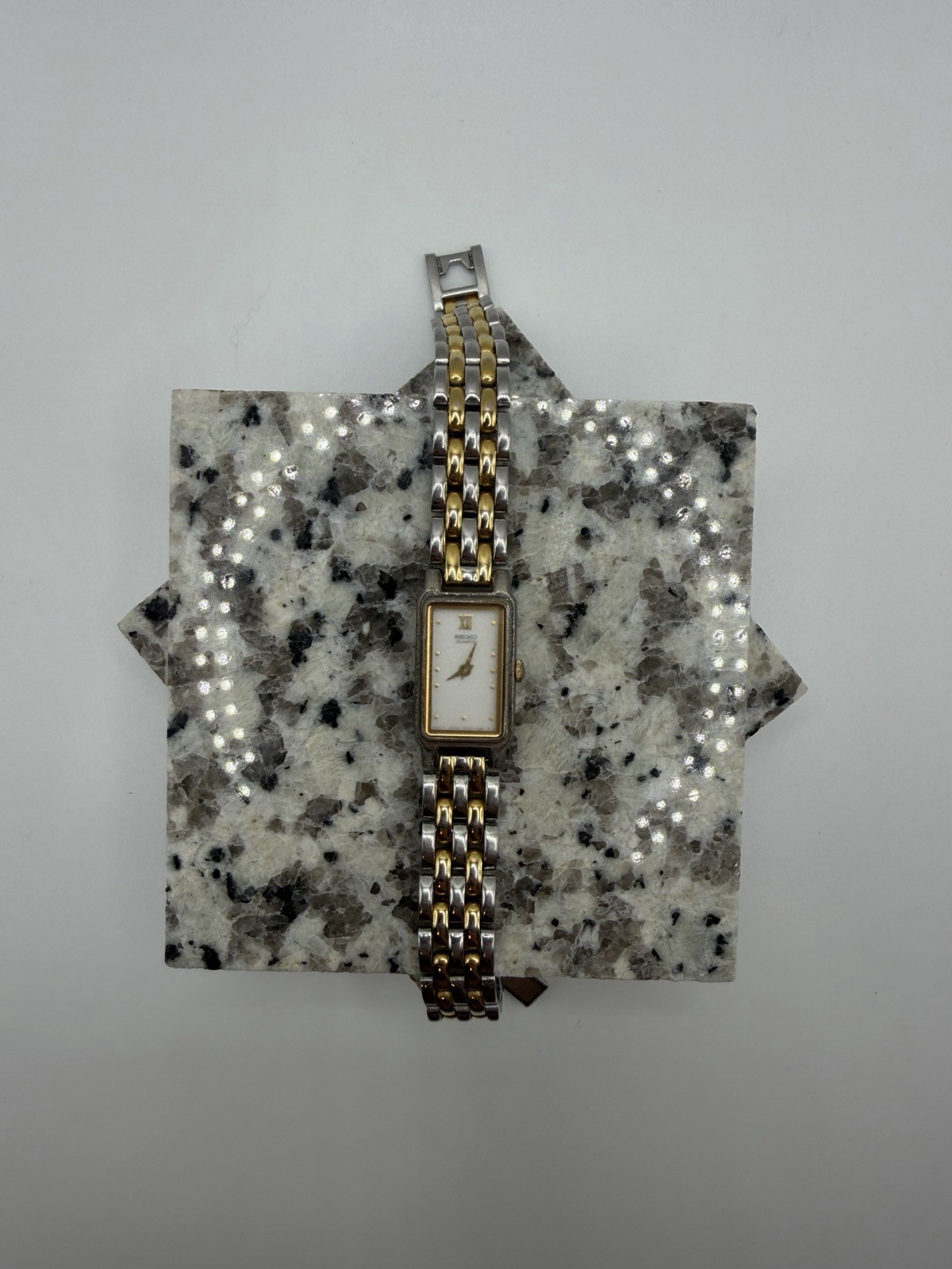 Seiko Women’s Quartz Vintage Watch – Mini Two-Tone 2E20-6861