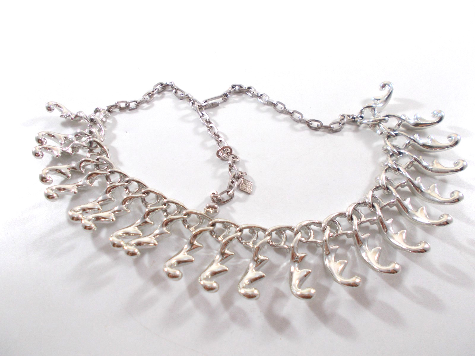 VTG 1960’s Sarah Coventry Fancy Free Silver Tone Fringe Choker Necklace