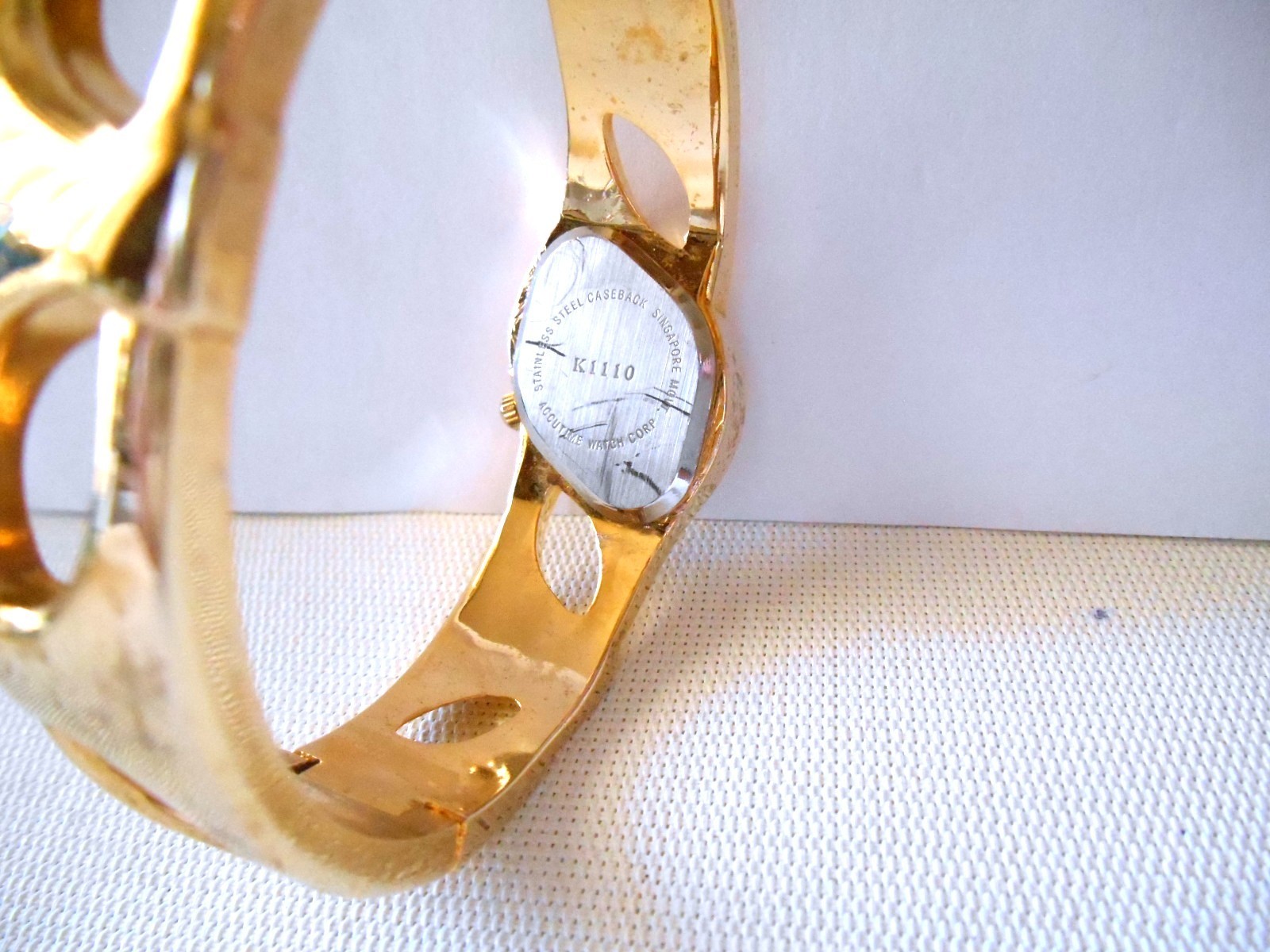 VIVANI K1110 Accutime Watch Corp. Goldtone Clamper Bracelet Watch – New Battery