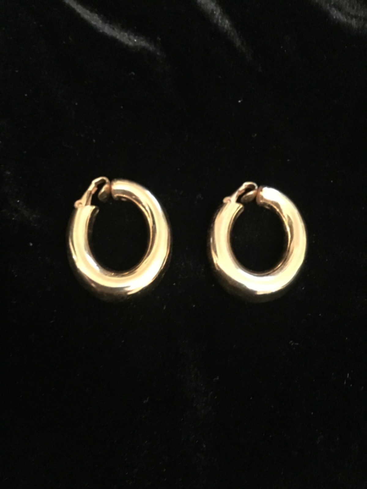 Napier vintage gold tone clip on earrings