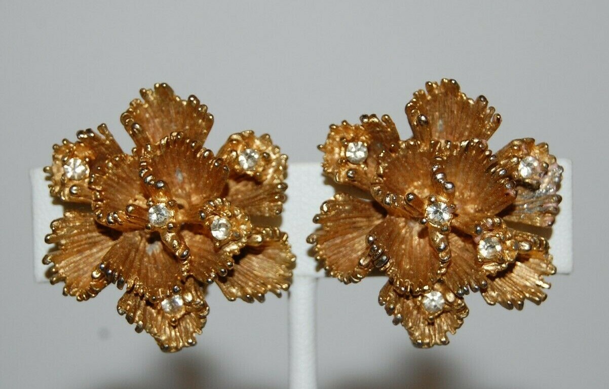 VTG MCM COUTURE GOLDEN FLOWING RIBBON FLOWER & RHINESTONE ACCENTS CLIP EARRINGS