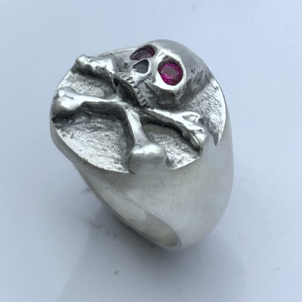 MJG STERLING SILVER SKULL & BONES RING. RUBY EYES. MEMENTO MORI. BIKER. SZ 10.5
