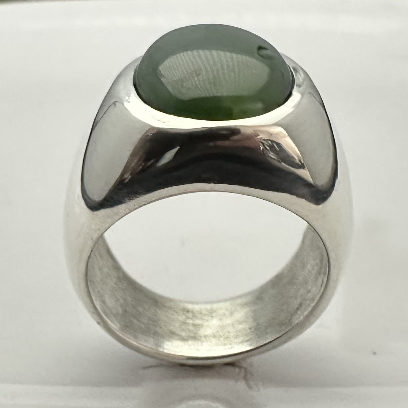 MJG STERLING SILVER MEN’S RING. 18 x 13mm NEPHRITE JADE CABOCHON. SZ 10 1/2.