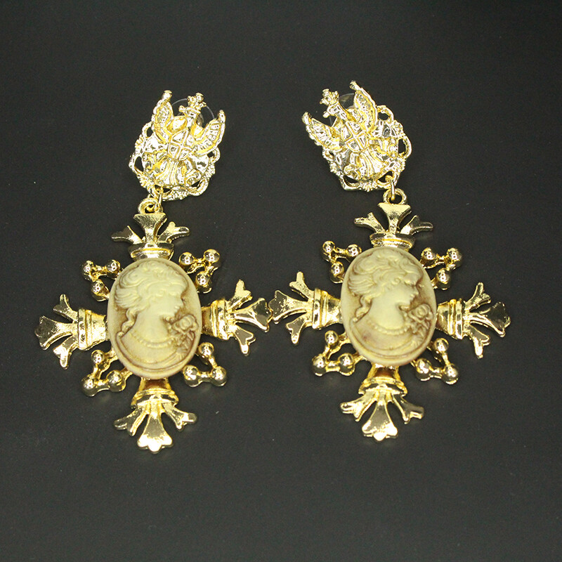 Baroque Alloy Resin Portrait Earrings Women Retro Palace Style Artistic Earrings