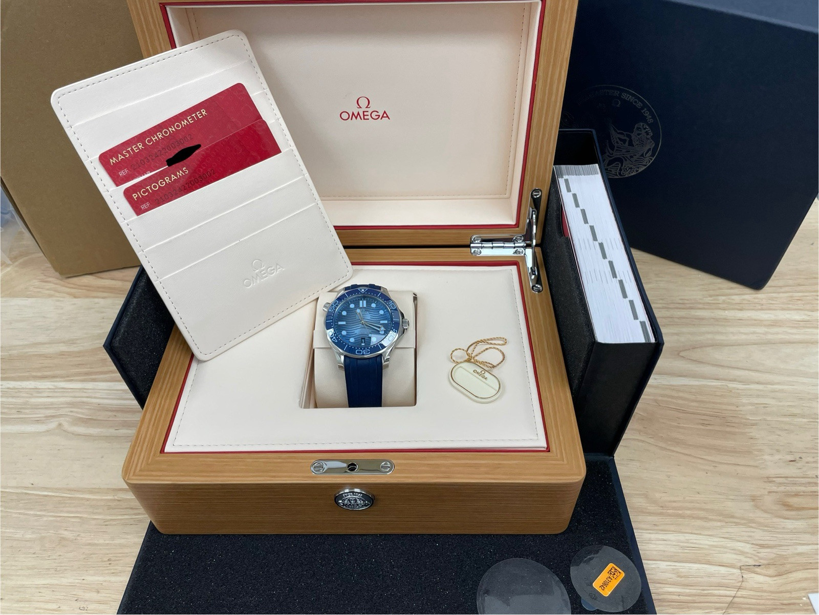 OMEGA SEAMASTER SUMMER BLUE EDITION 300M BRAND NEW 42MM 210.32.42.20.03.002
