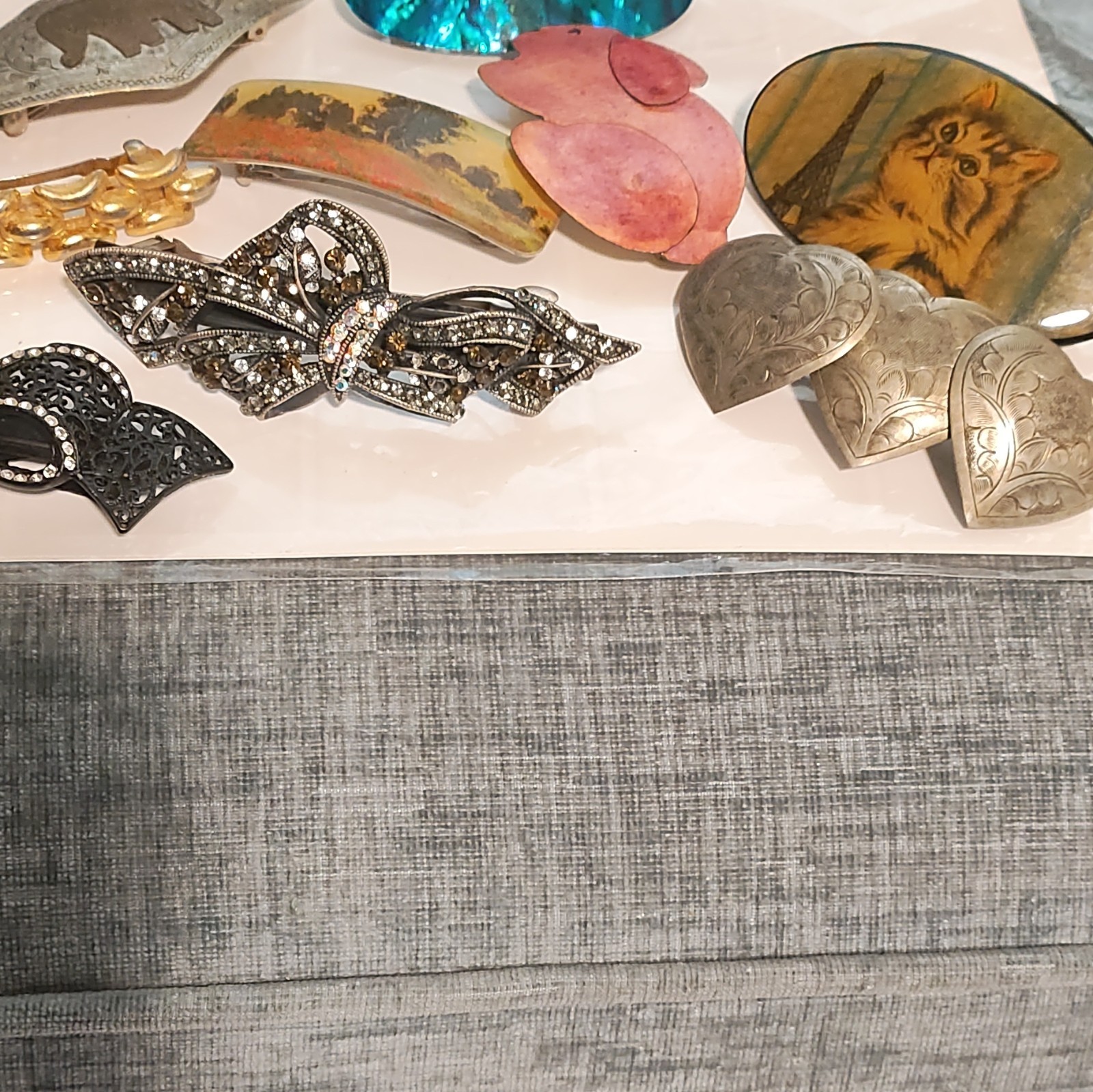 Vintage Mixed Jewelry Lot 8pc Brooches & Hair Barrettes Metal/Plastic Multicolor