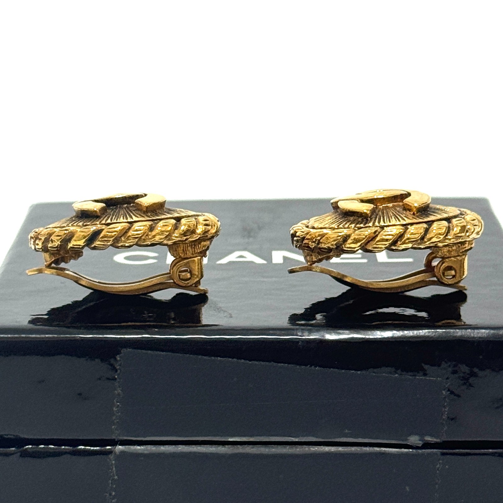 CHANEL 2400 Round Earrings Coco Mark CC Logo Gold Vintage Clip-On Jewelry JAPAN