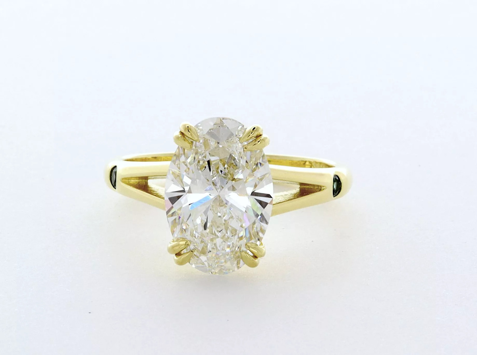 Solid 18K Gold Solitaire Engagement Ring 3.17 Carat Oval Lab-Grown Diamond H VS1