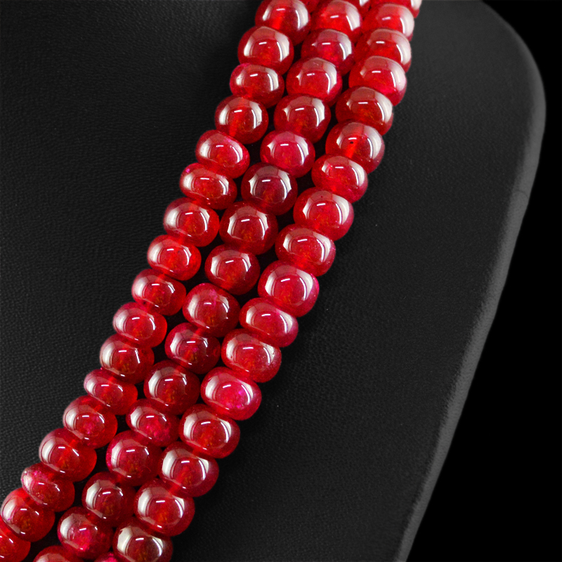 BEAUTIFUL 686.80 CTS EARTH MINED RED RUBY 3 STRAND ROUND SHAPED BEADS NECKLACE