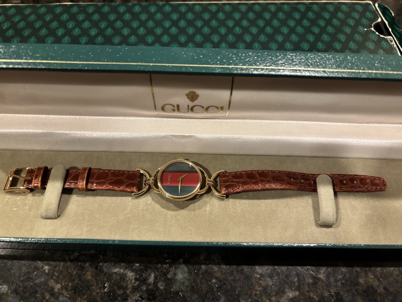 Gucci Watch Ladies Vintage Gold Tone Green Red Dial Swiss Quartz w/ Box 6000 2l