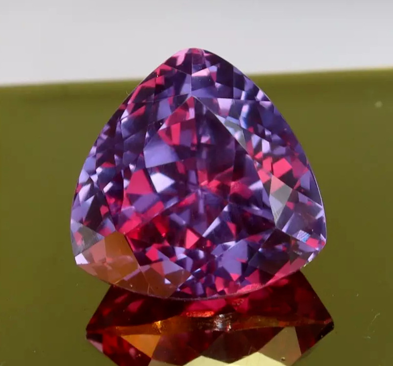 18 CT+ Natural Flawless Montana Purple Pink Sapphire Trillion Cut Loose Gemstone