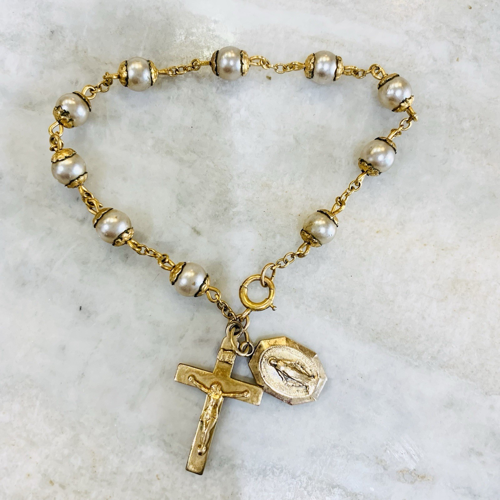 Crucifix Pearl Bracelet Gold Filled Faux 6mm 7.69gr Catholic Dangles Italy 7.5”