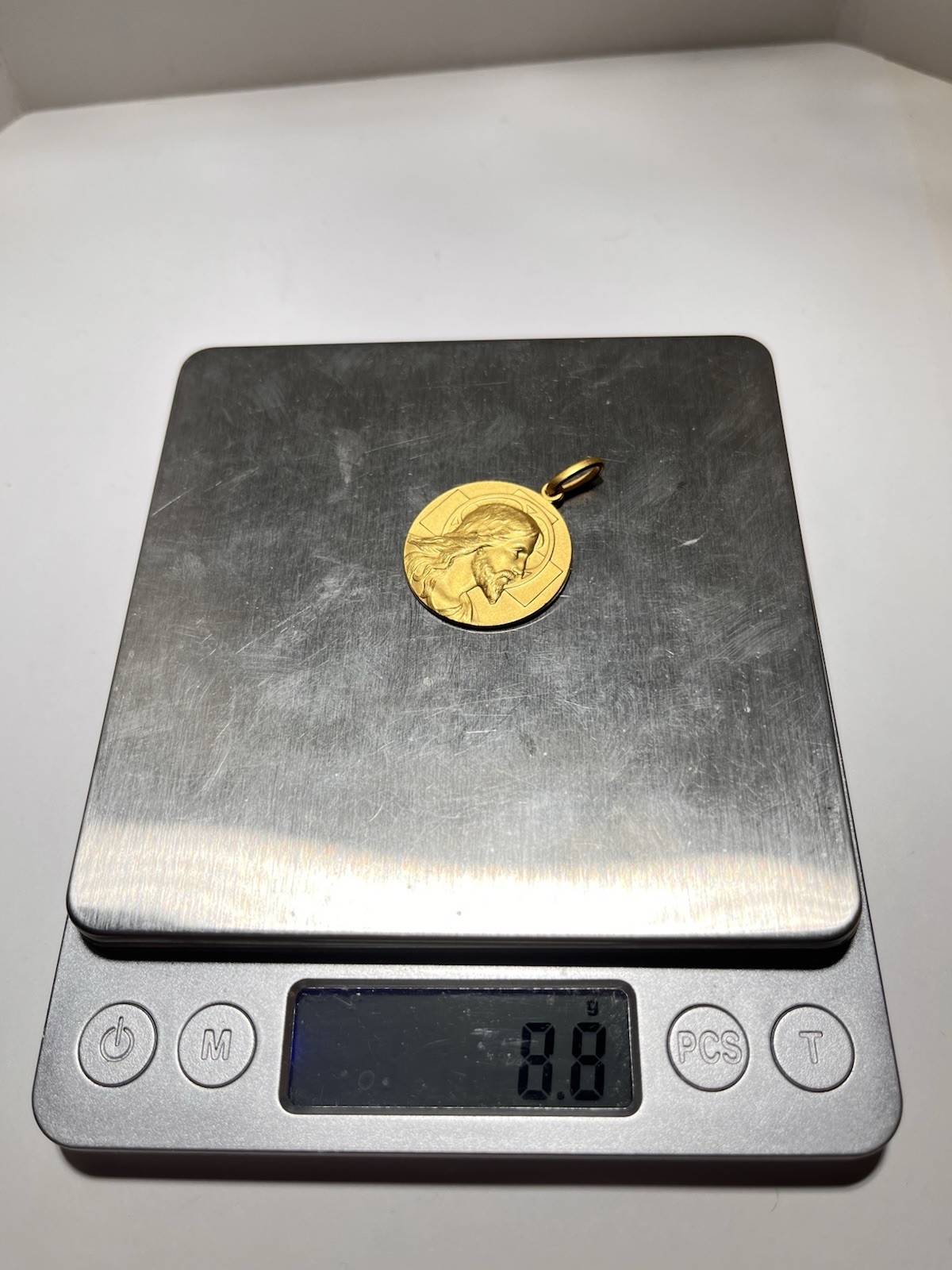 Vintage 14 Kt Gold Circular Religious Jesus Christ Son Of God Pendant 8.8 Grams