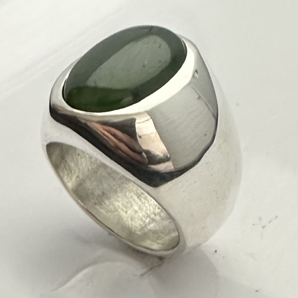 MJG STERLING SILVER MEN’S RING. 18 x 13mm NEPHRITE JADE CABOCHON. SZ 10 1/2.