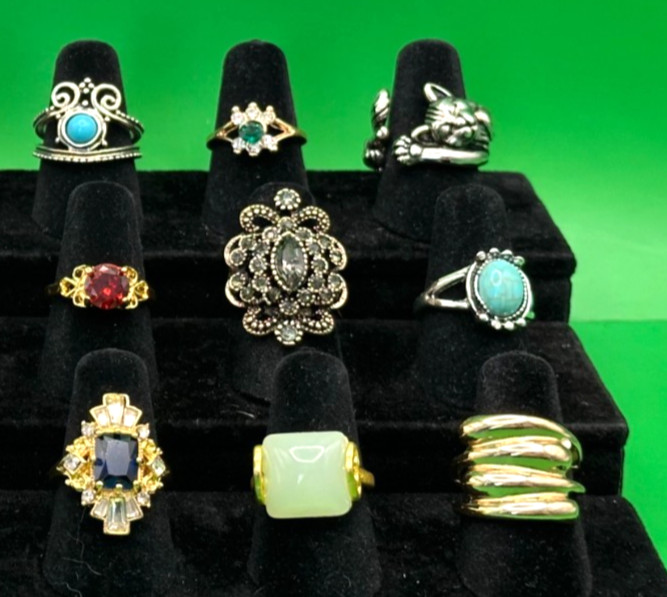 Lot 18 Fashion Rings Including 1 Premier Design Copper Tone Sizes 6 to 6.5 R-34