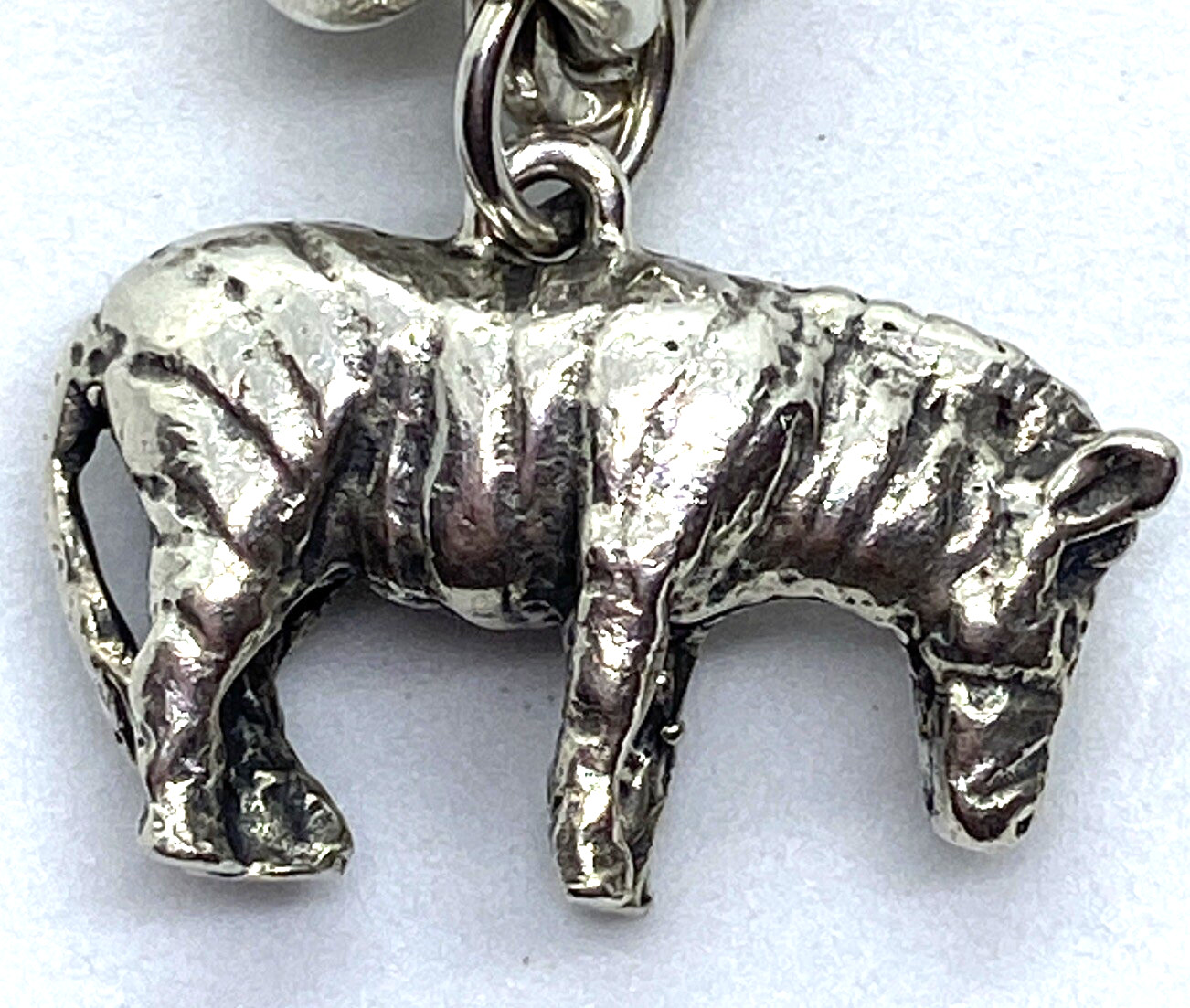 RARE SUSAN CUMMINGS STERLING SILVER (5) AFRICAN ANIMALS MBUGANI CHARM BRACELET