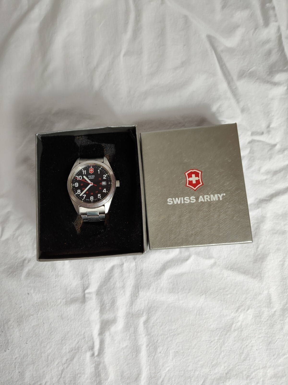 Victorinox Swiss Army Mens Garrison Black Dial Watch – orig band and NEW BATTERY