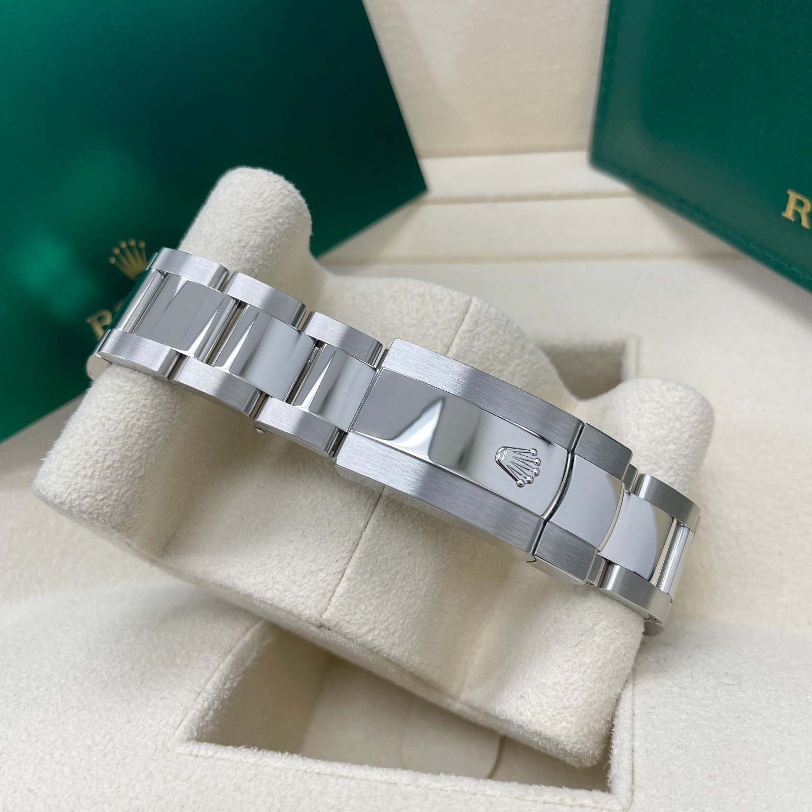 Rolex Datejust 36mm 126200 Stainless Steel Smooth Bezel Blue Index Dial Oyster
