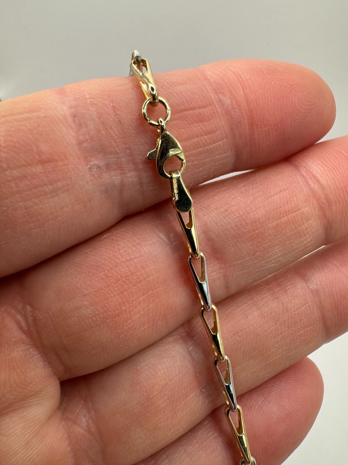 Yellow and White Gold Bracelet 9ct Hallmarked, Length 7.5 Inches (A0554)