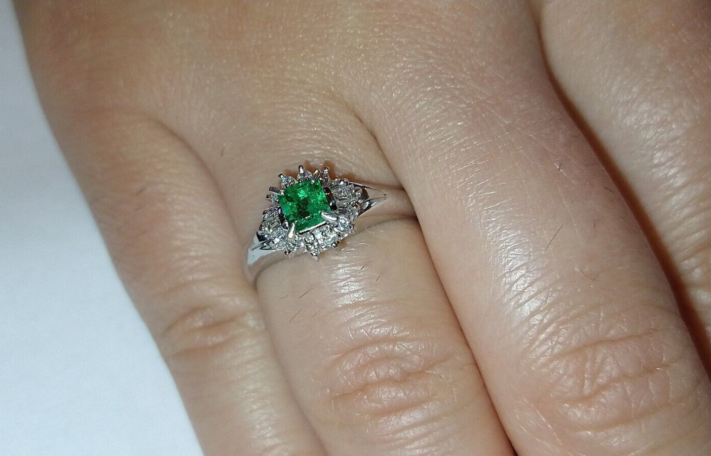 Solid platinum 0.57 carat natural emerald diamond ring 4.5 grams – pt900
