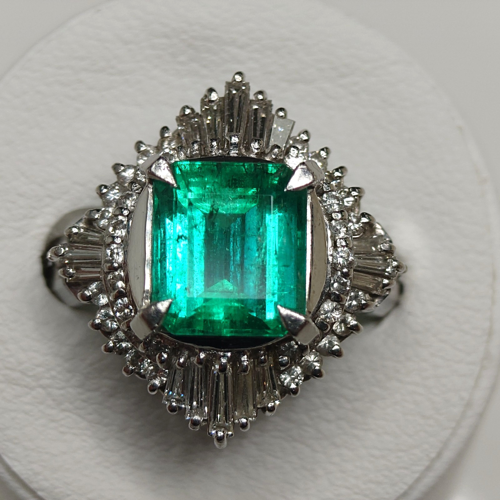 Emerald Ring, 900 Platinum RING Pt900 E2.16 D0.58 jew0006 Imported from Japan