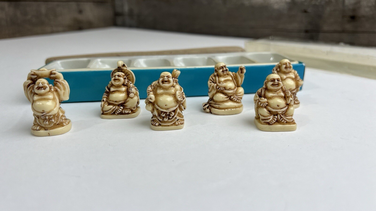 6 Piece Resin White/Brown Carved Buddha Face Head Pendant Amulet Necklace 🤎