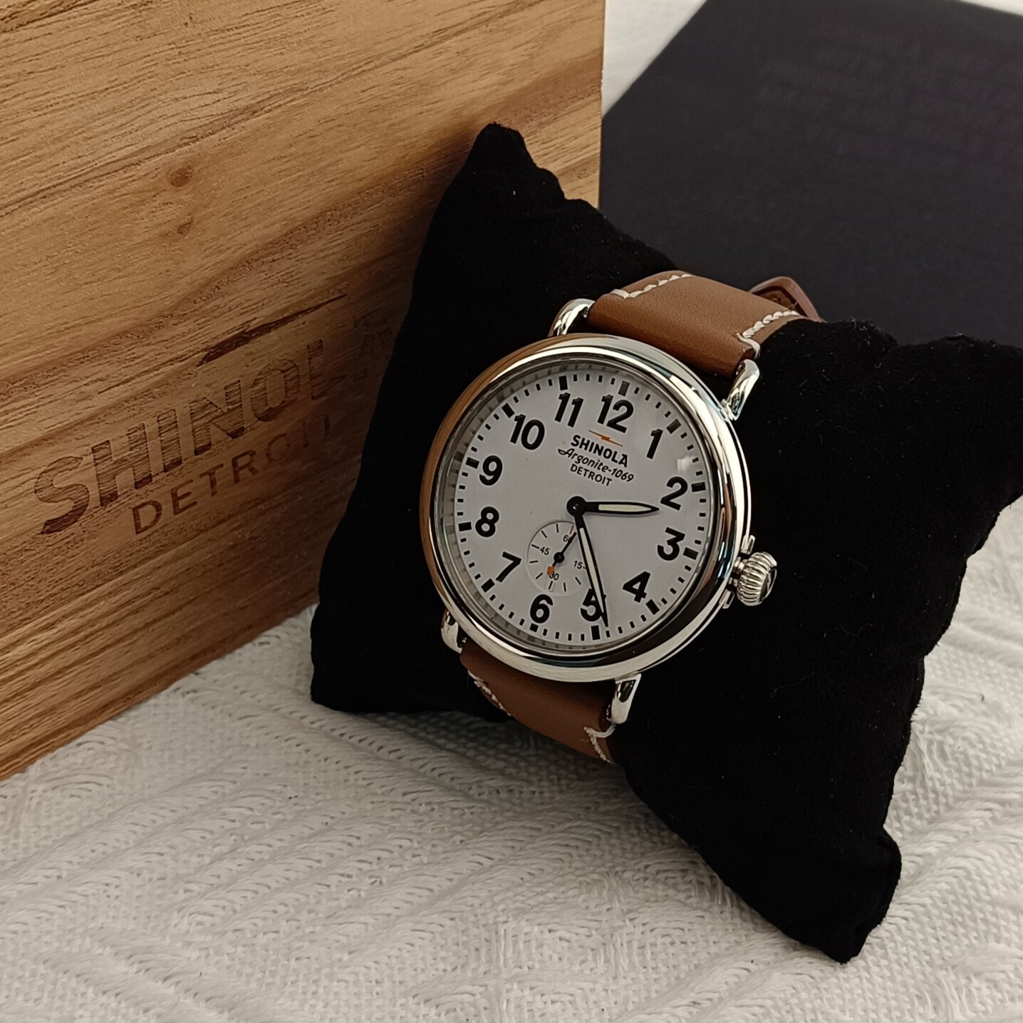 New Shinola Runwell White Dial With Brown Leather Strap Watch 41mm Men Women