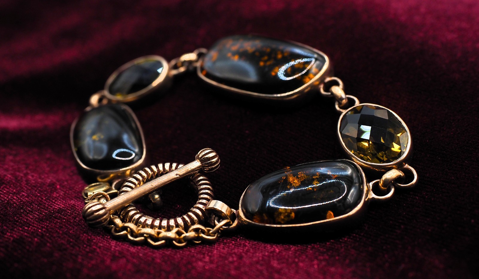Stephen Dweck – Bronze – Black Amber & Olive Quartz bracelet – Length 7.50″