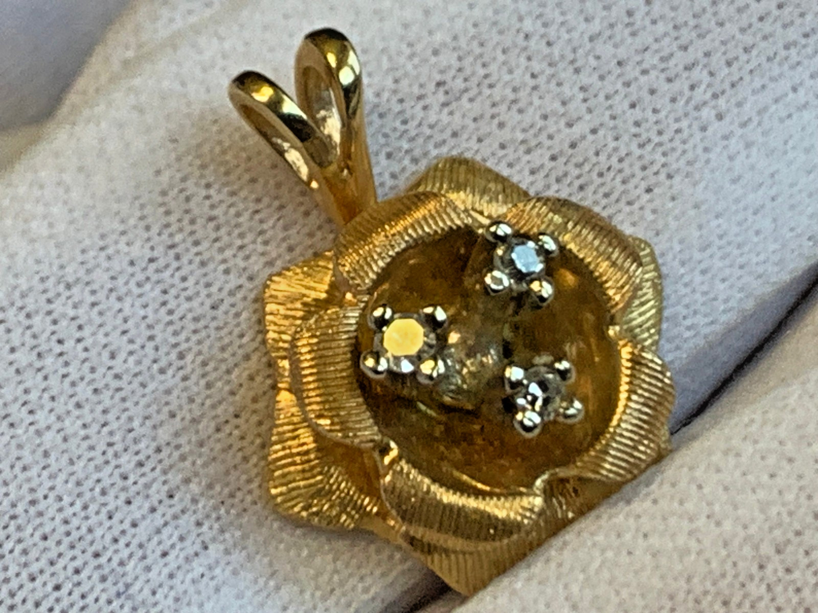 14K Yellow Gold Diamond Flower Pendant 3.29g Fine Jewelry Rose Charm *READ*