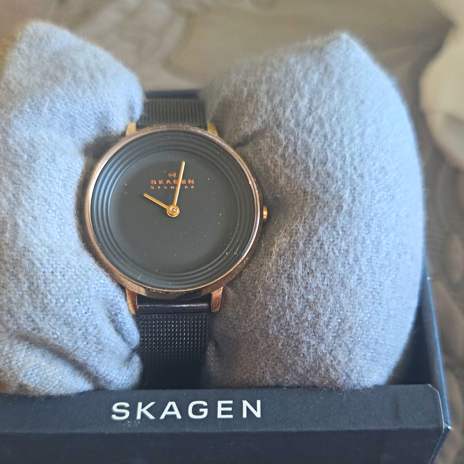 Skagen Black Dial Analog Quartz Watch Rose Gold Case Black Mesh Band w/ Box