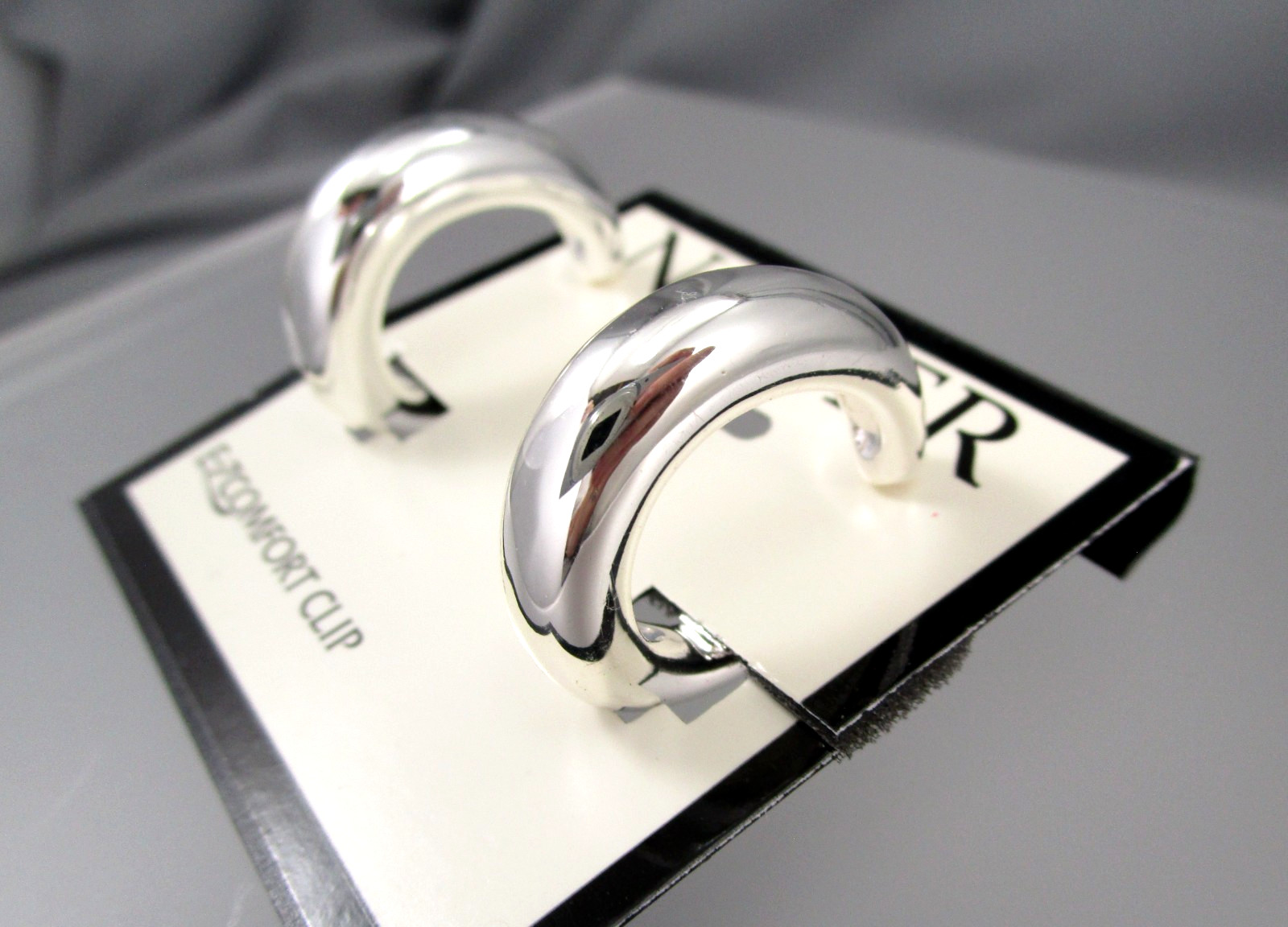 NWT NAPIER Silver Tone 1 1/4″ Hoop EZ Comfort Clip on Earrings 179J