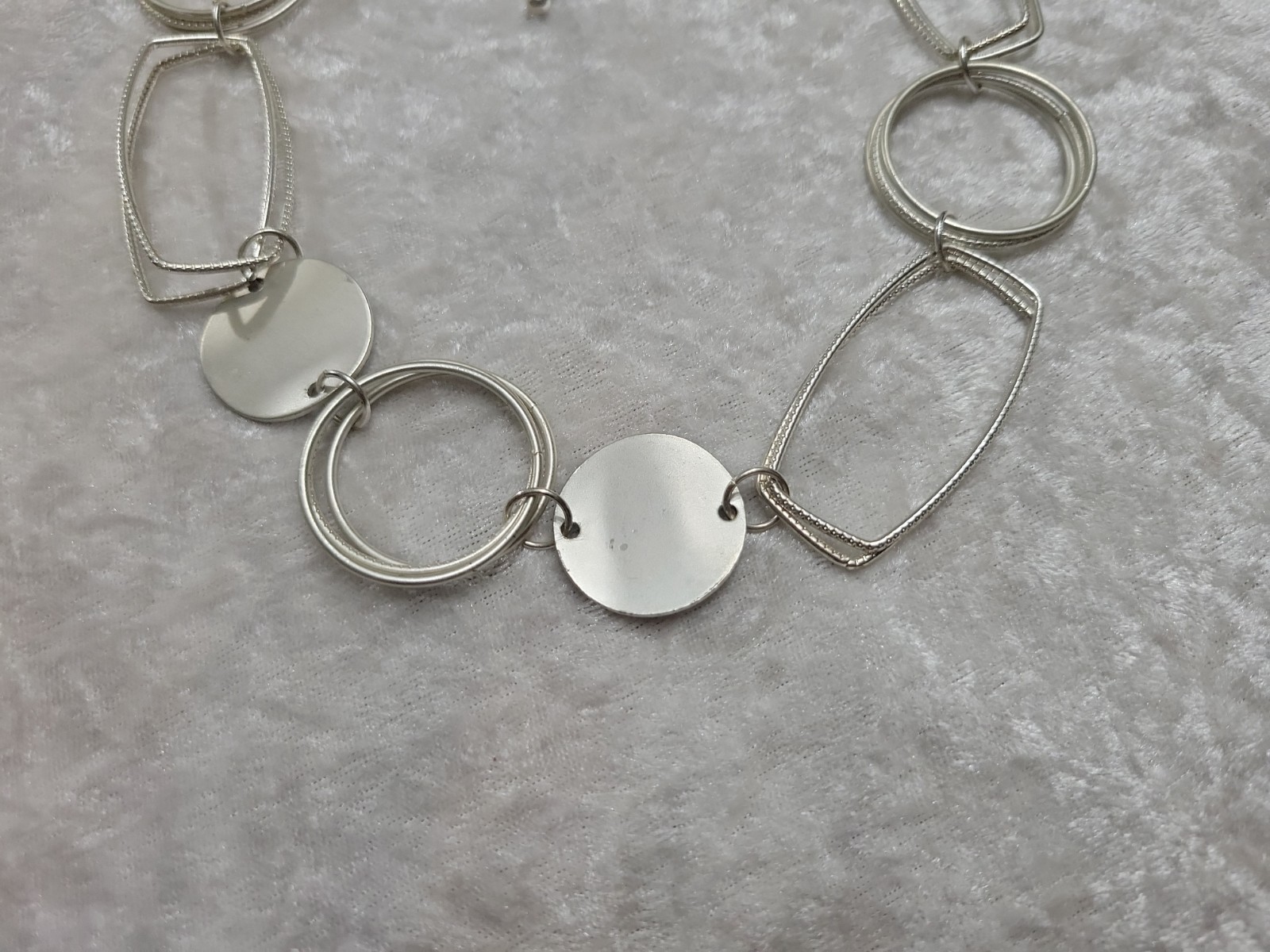Necklace Silver Tone Shapes and Large Links Necklace 30″