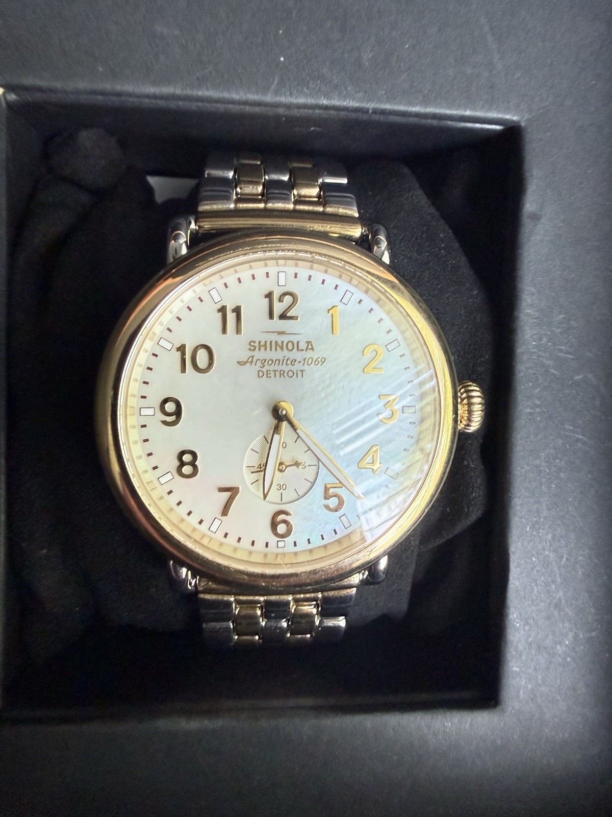Shinola Argonite-1069 Quartz Wristwatch White Dial Gold Case Small Seconds