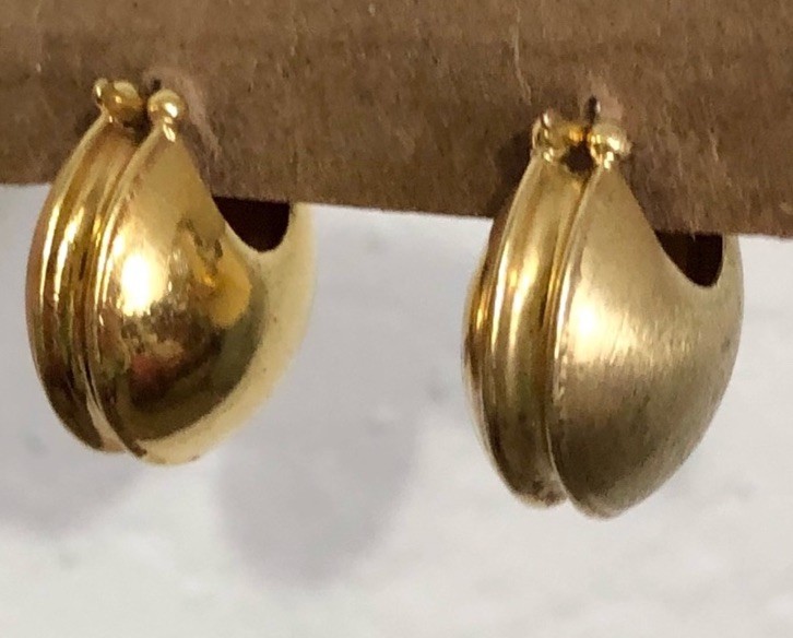 Elo7 Gold Electroplated Over Silver Chunk Half Moon Huggie Hoops Earrings