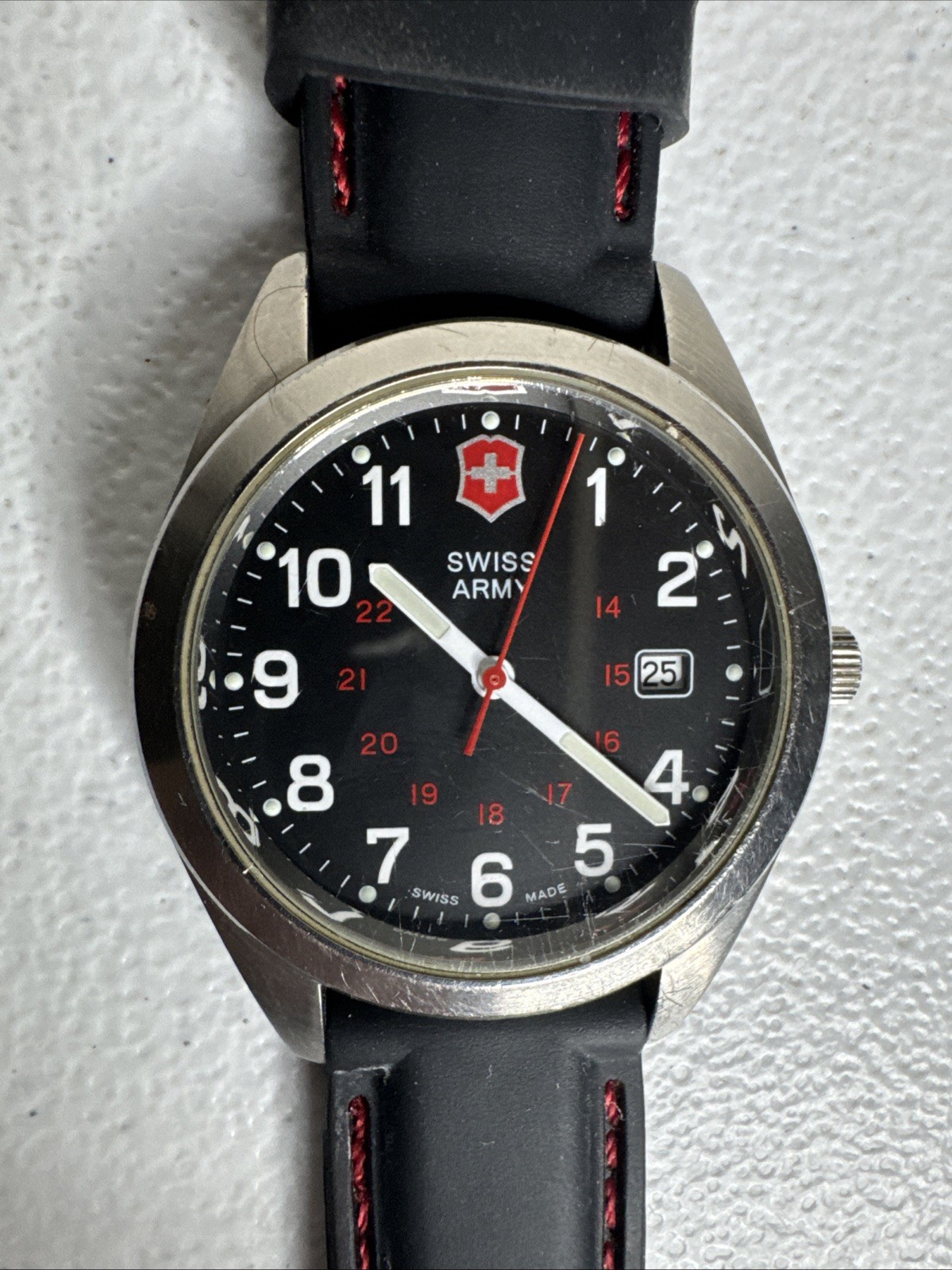 Men’s VICTORINOX Swiss Army Stainless Rubber Band Strap Watch GLOW Dark 241083