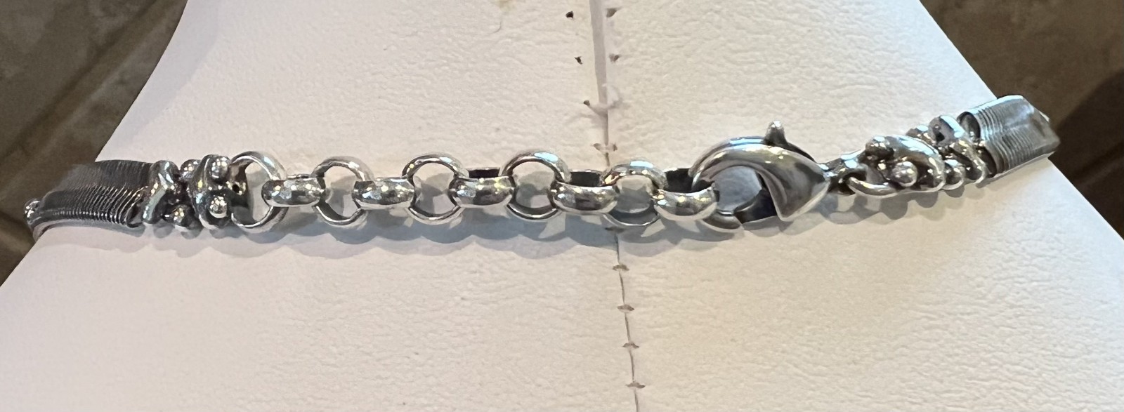 VINTAGE SG STYLE SILVERTONE LIQUID METAL NECKLACE CHOKER W/ BLUE STONE