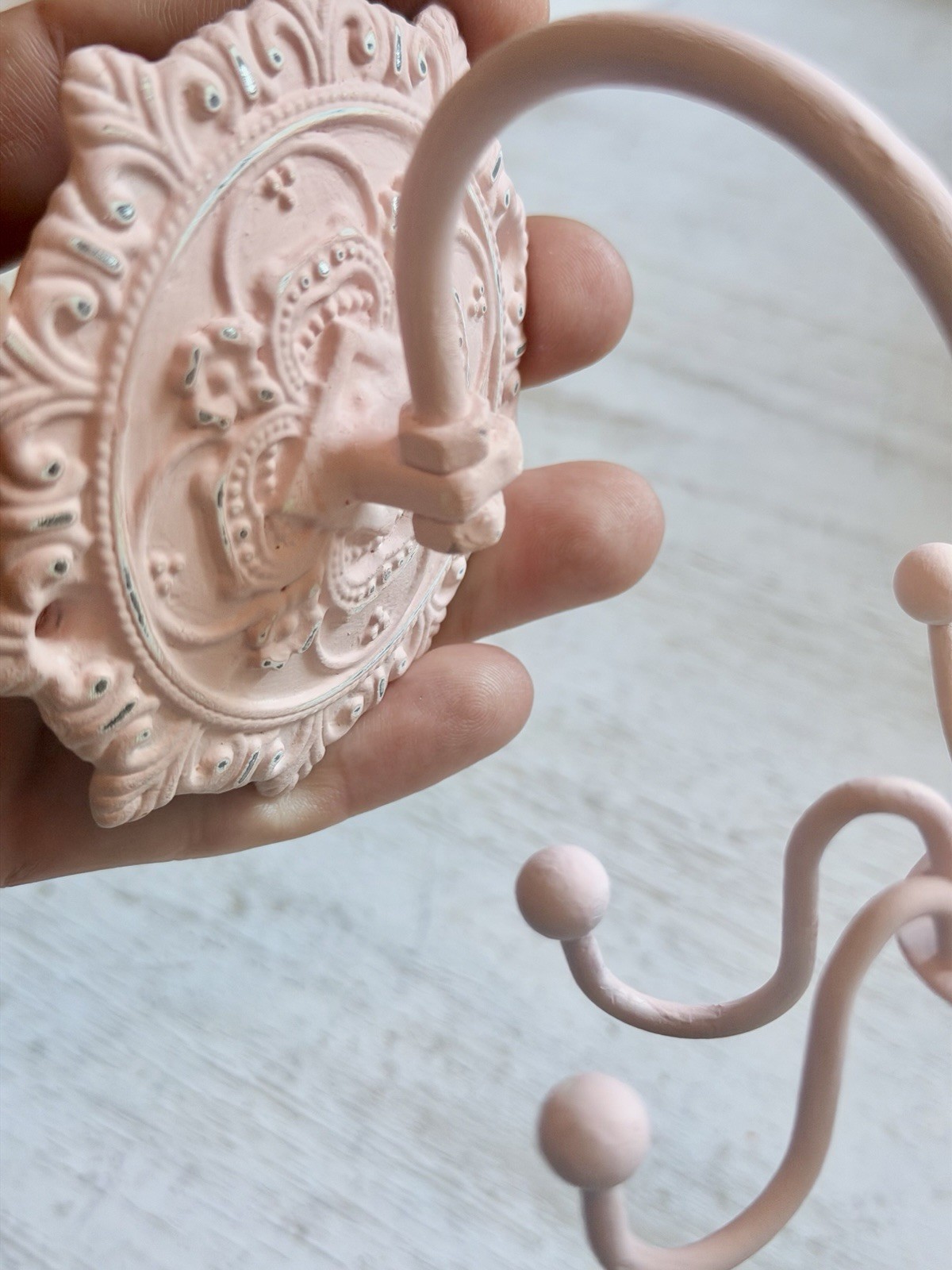 Swivel Spinning Pink Shabby Chic Vintage Style Jewelry Display Holder Necklace