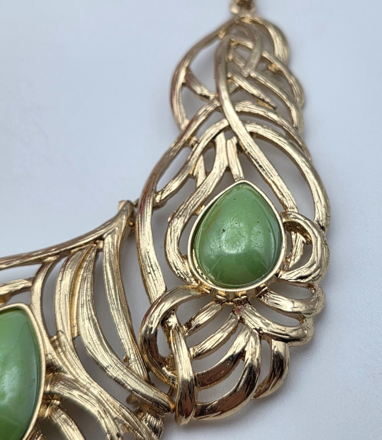 Vintage Da Vinci Green Cabochon Leaf Necklace Earrings Set Gold Tone 20in