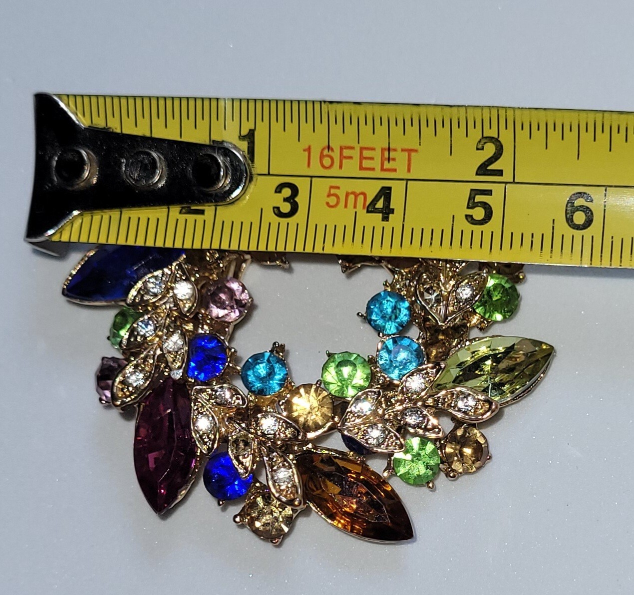 RHINESTONE WREATH SCARF CHARM CLIP Multicolored Gold Tone Sweater Ashley Cooper