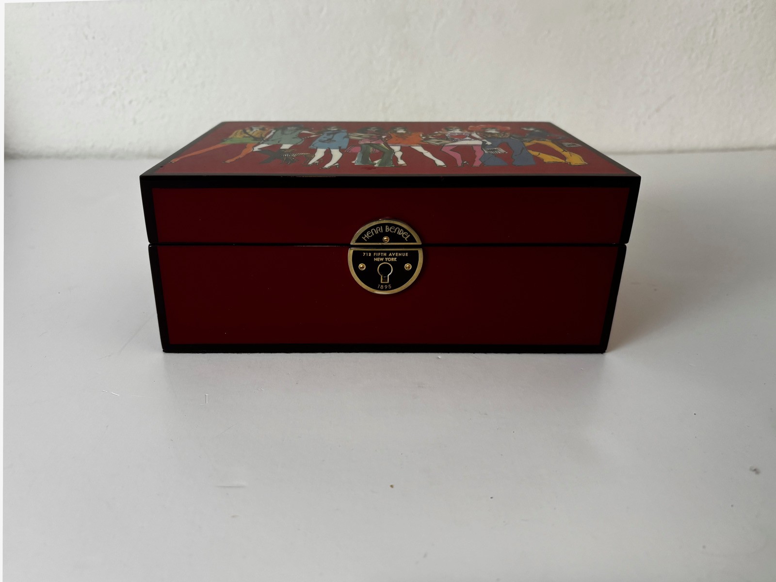 HENRY BENDEL Izak Zenou JEWELRY BOX red laquer WITH KEY