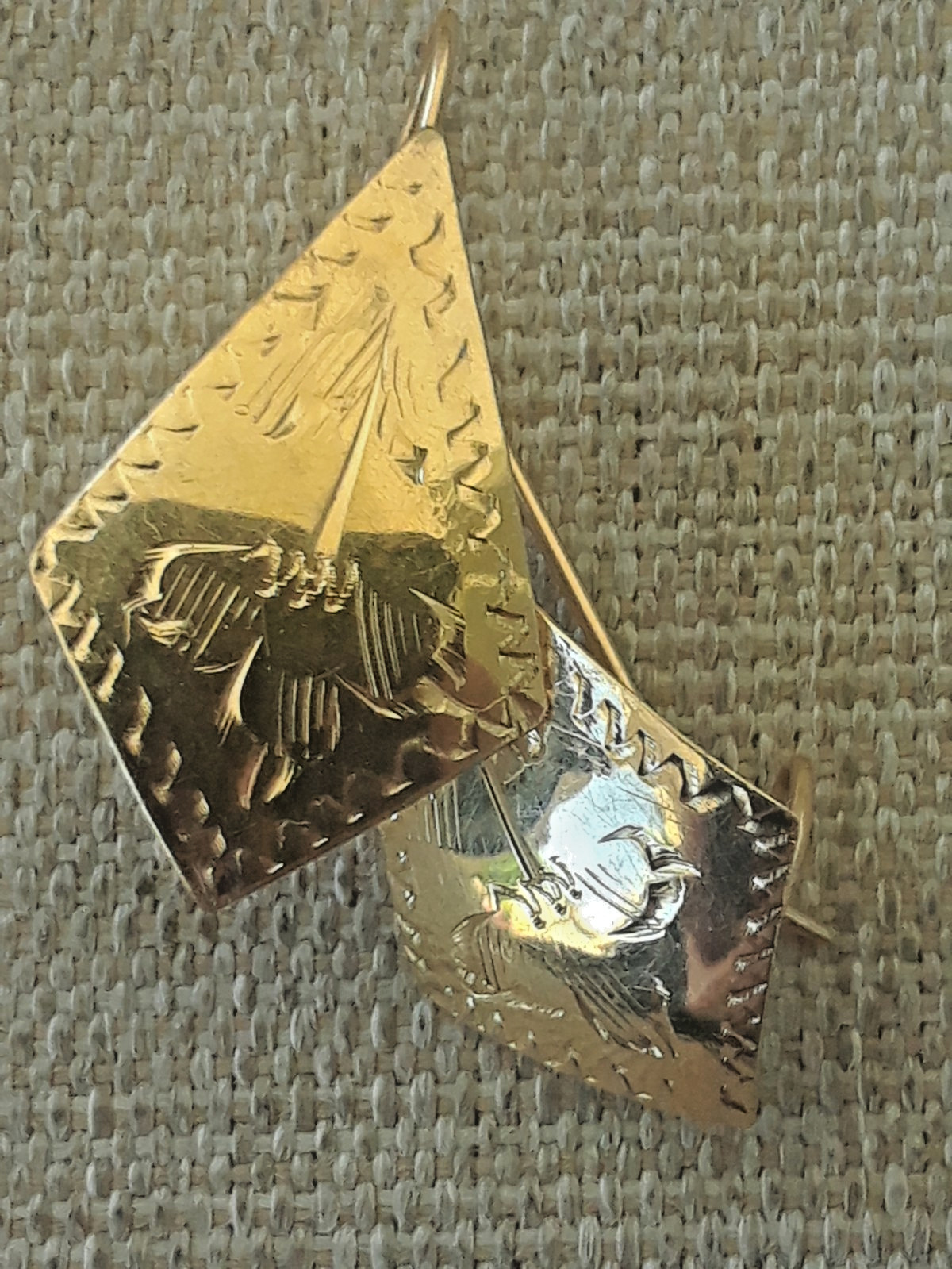 Vintage 14K Gold Kite Shape Dangle Earrings Etched 0.95g