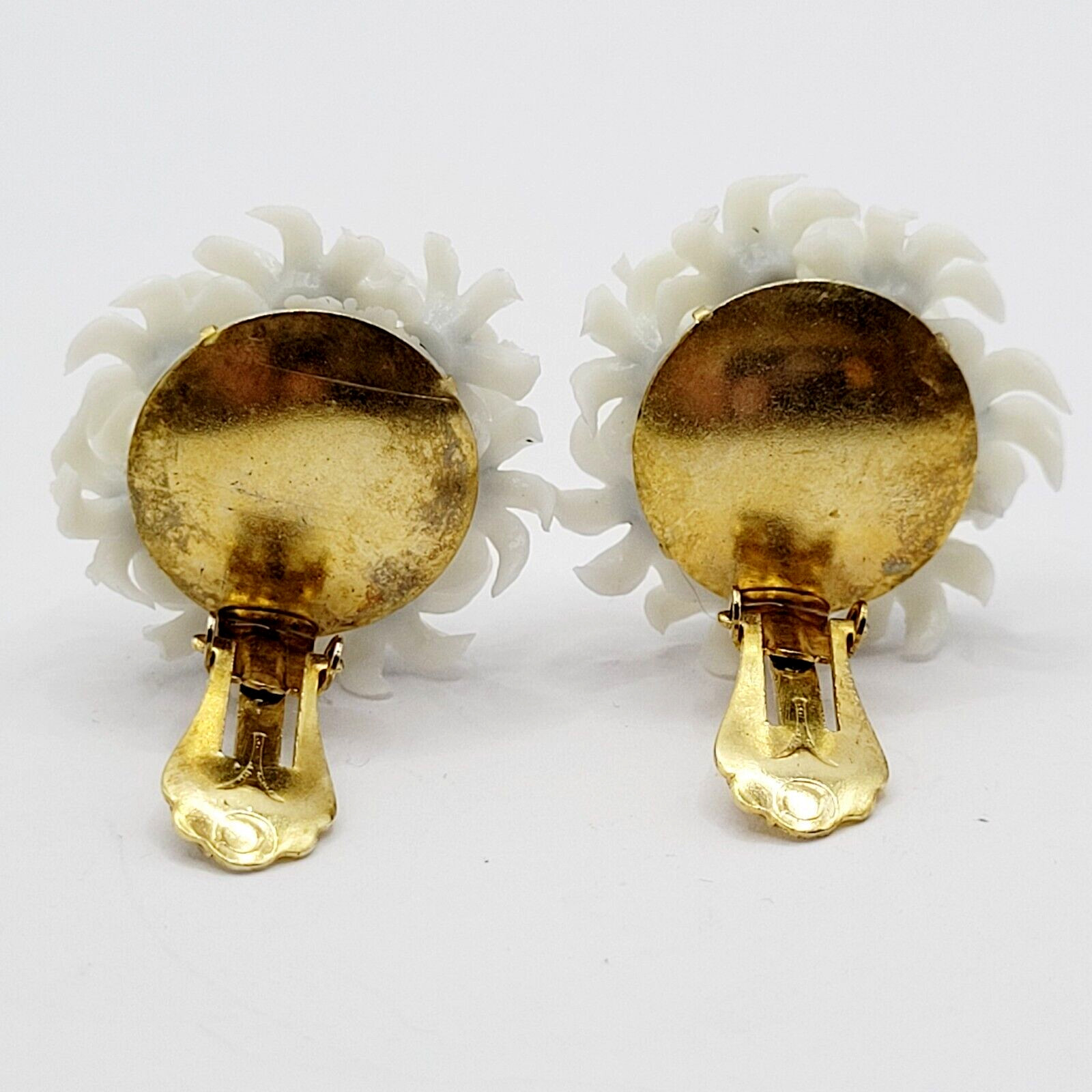 White Black Petaled Daisy Flower Plastic Metal Clip On Earrings 1960s Hong Kong